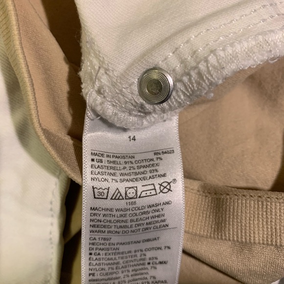 Size 14 Old Navy Maternity White skinny jeans. Full panel, rockstar style. - Picture 3 of 3